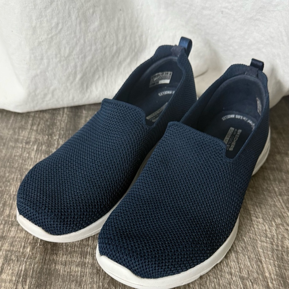 Womens Sketchers Size 8 Navy Blue Go Walk Gogo Mat Air Cooled Slip on Mesh Shoes